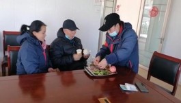 阿尔茨海默症老人不慎走失 公交驾驶员帮忙找到家人